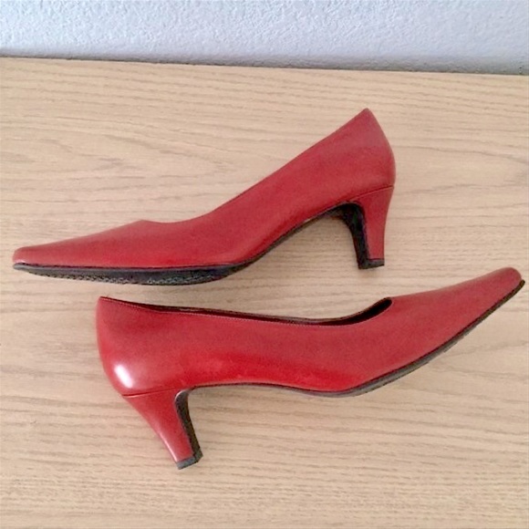 Naturalizer Shoes - Vintage Naturalizer Classic Pumps